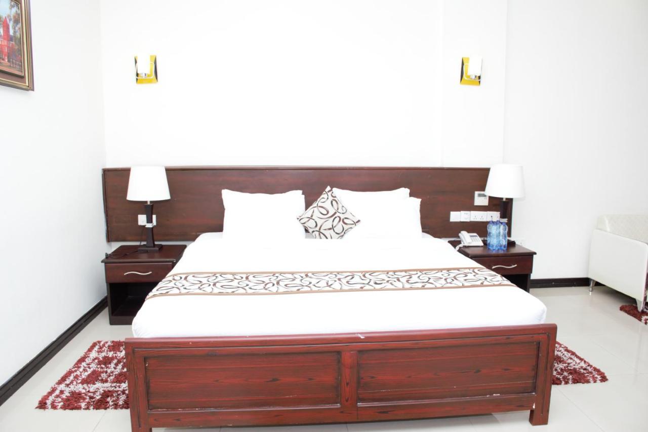 Hotel Blue Sapphire Daressalam Exterior foto